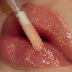 Lipgloss 02 Kira Kira Sugar Powder by Klaudia Cukier Puder Claresa