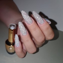 915 White Lady UV Nagellack 8 ml Makear